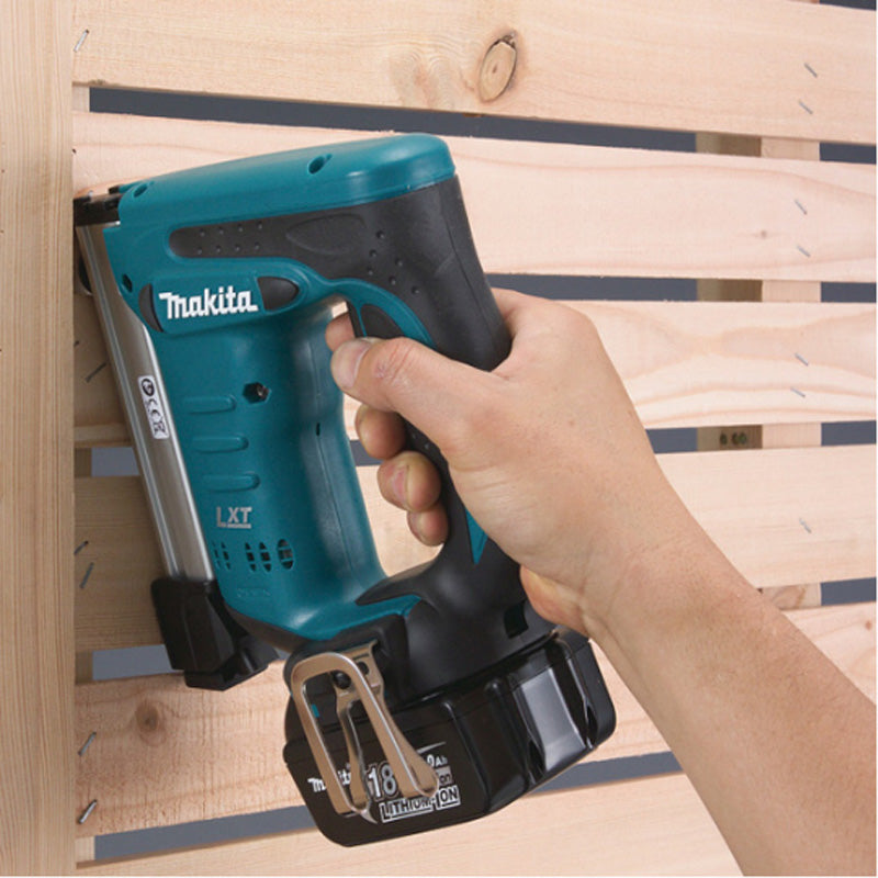 Agrafeuse 10/22mm 2x5Ah 18V LXT ® MAKITA DST221RTJ en MAKPAC