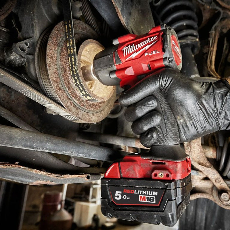 Boulonneuse à choc MILWAUKEE M18 Fuel 881Nm avec 2 Batteries 5Ah 1 Chargeur et HD Box