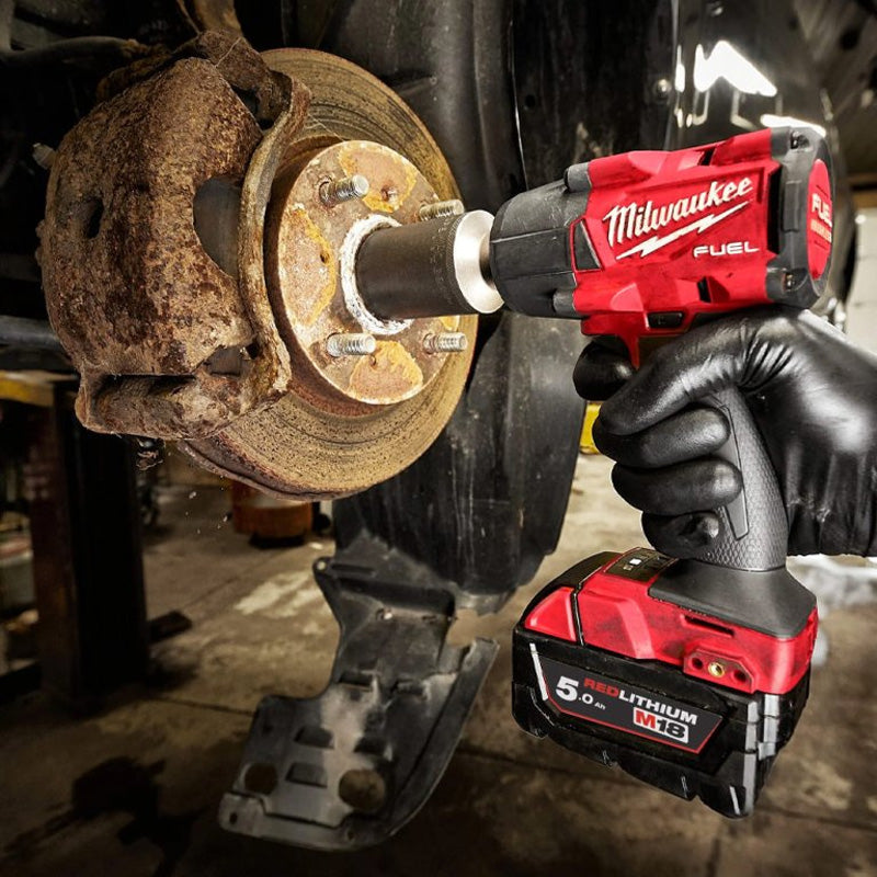Boulonneuse à choc MILWAUKEE M18 Fuel 881Nm avec 2 Batteries 5Ah 1 Chargeur et HD Box