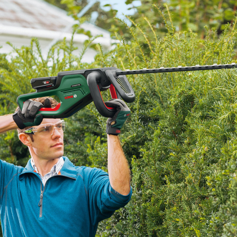 Taille-haies sans fil 18V BOSCH UniversalHedgeCut 18V-55 Outil seul sans batterie