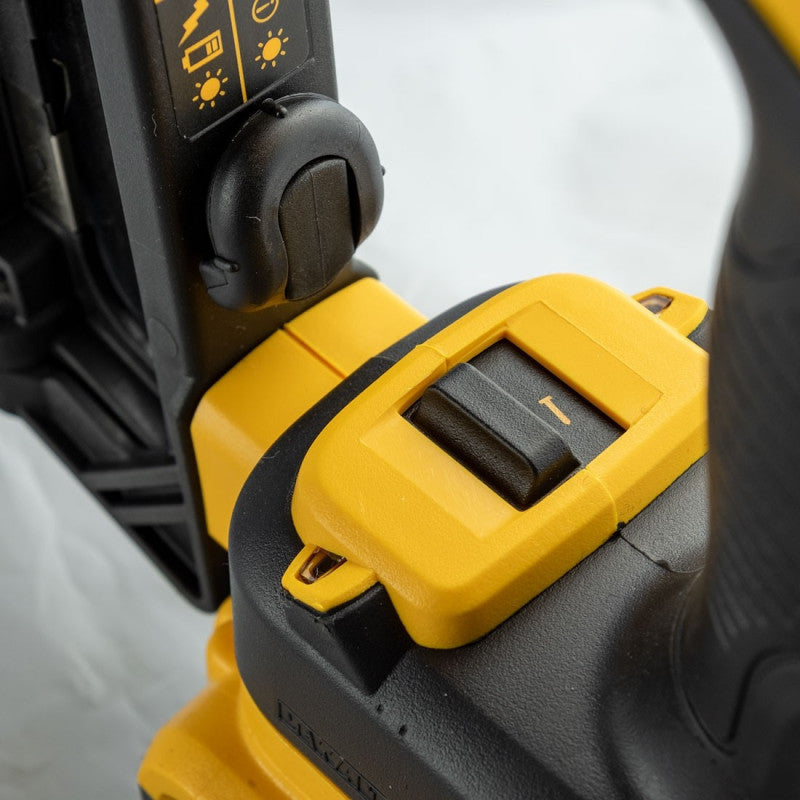 Cloueur de finition 16Ga 18V DEWALT DCN660NT-XJ Brushless avec un coffret