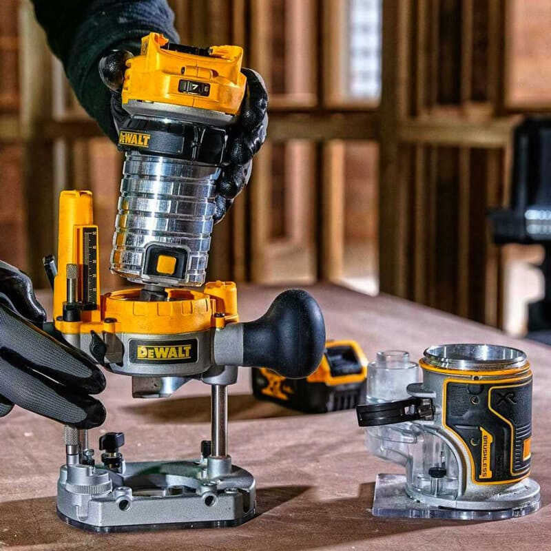Affleureuse défonceuse XR 18V 5Ah Li-Ion Brushless 8 mm DCW604P2-QW