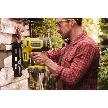 Agrafeuse de finition à air comprimé RYOBI R18GS18-0 18G 18V livrée avec 500 pointes (vendu sans batterie)
