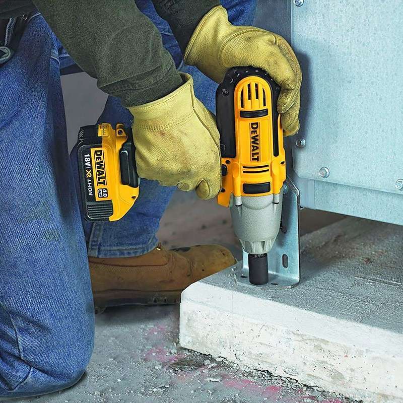 Boulonneuse à chocs DEWALT DCF899N-XJ 18 V Li-ion Brushless 3 vitesses - 950 Nm (vendu sans batterie)