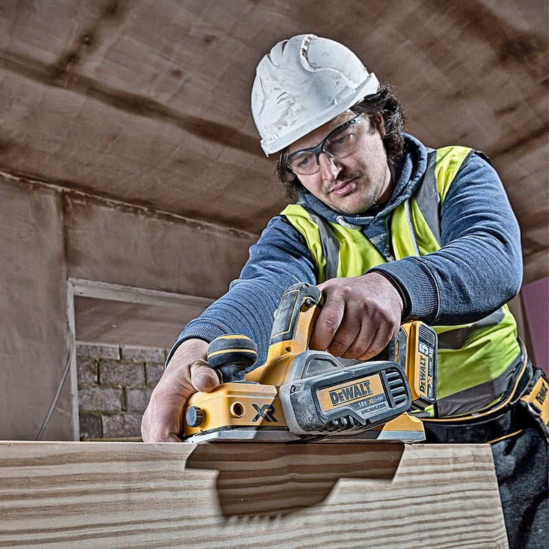 Rabot 82mm 18V DEWALT DCP580NT-XJ avec coffret