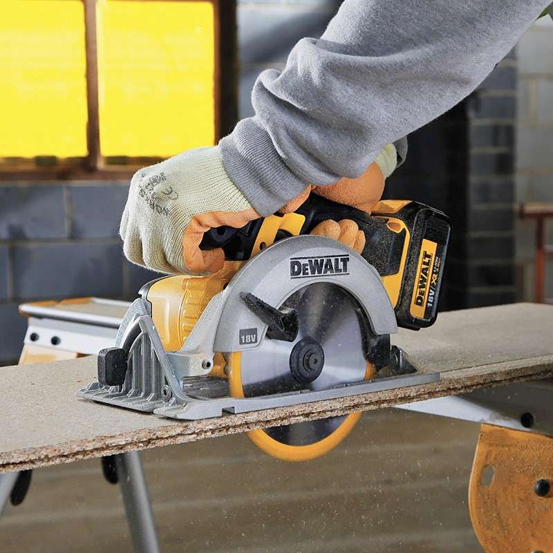 Scie circulaire Ø165mm 18V DEWALT DCS391N-XJ (vendu sans batterie)