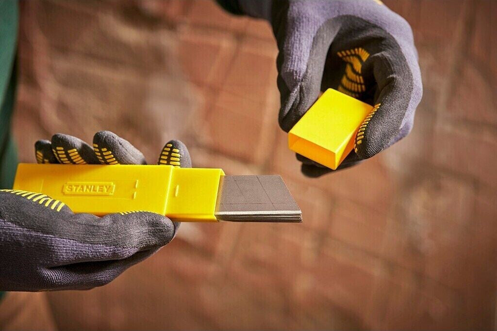 Lames de cutters STANLEY 25mm - distributeur 10 lames 0-11-325